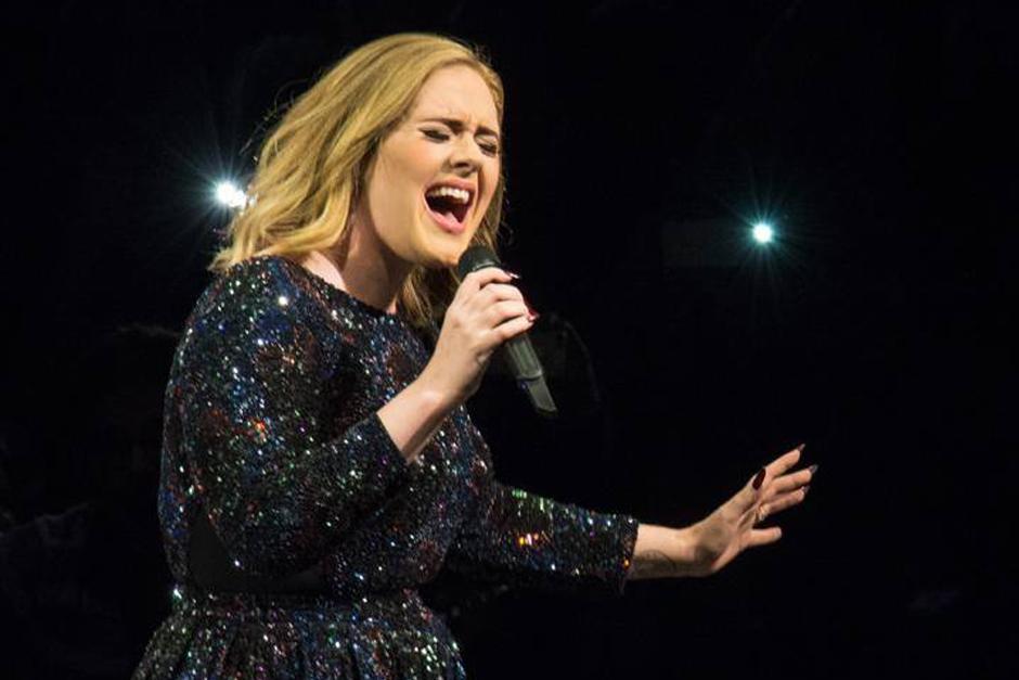 Adele interpretó sus temas más famosos como "Hello", "Rolling In The Deep" y "Someone Like You". (Foto: Archivo)