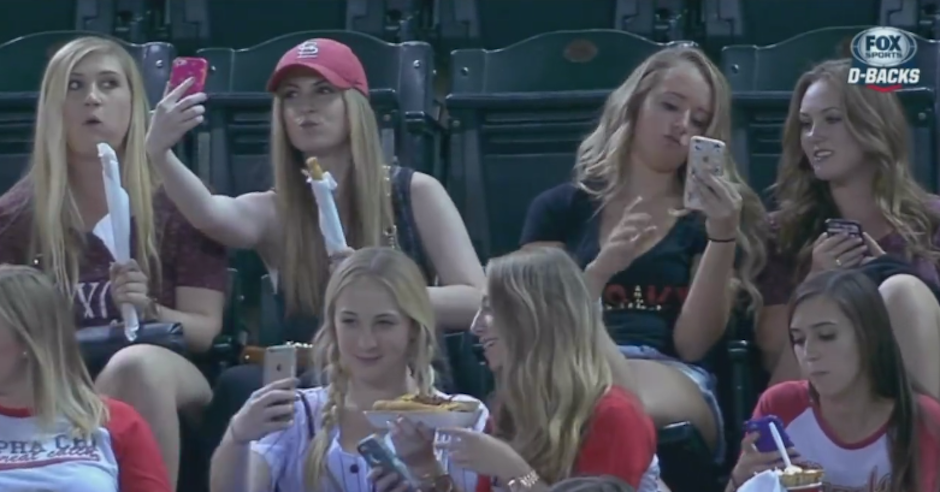 Estas chicas no descansan tomándose selfies. (Foto: Fox Sports)&nbsp;