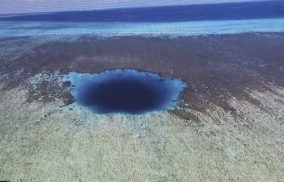 Descubren El Agujero Azul Más Profundo Del Mundo