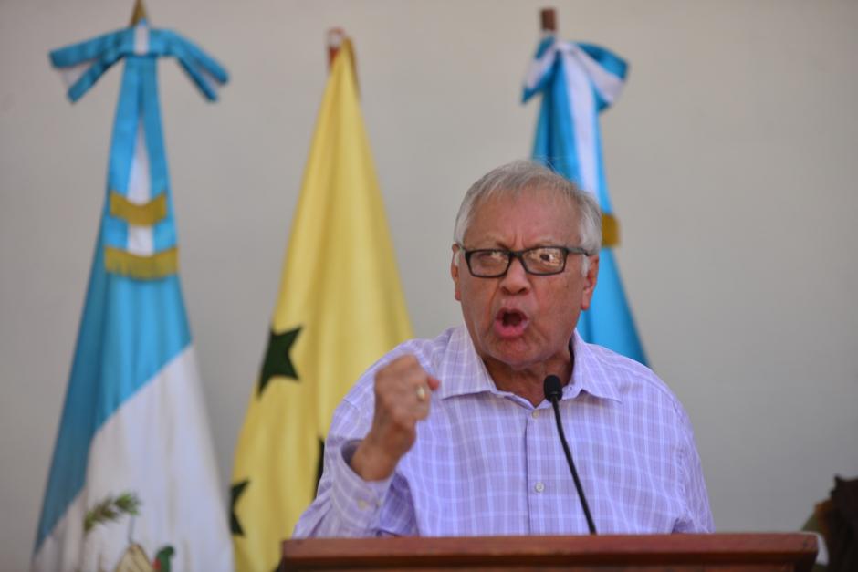 El presidente Alejandro Maldonado, defendió los salarios diferenciados durante una visita a Guastatoya. (Foto: Jesús Alfonso/Soy502)