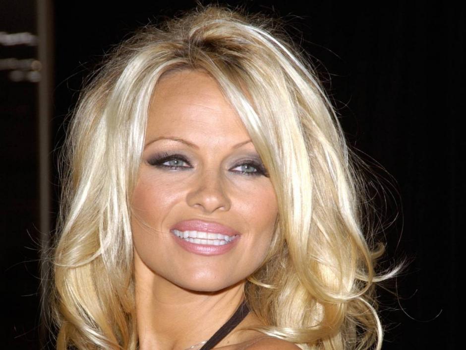 Los misteriosos encuentros entre Pamela Anderson y Julian 