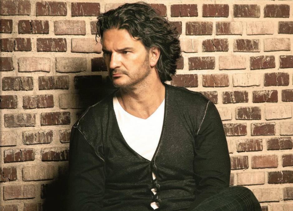 Ricardo Arjona opta este jueves a recibir el Latin Grammy por mejor Álbum de Cantautor.