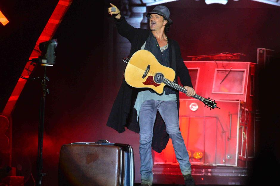 Ricardo Arjona cautivó a miles de fanáticos en el estadio Mateo Flores. (Foto: WIlder López/Soy502)