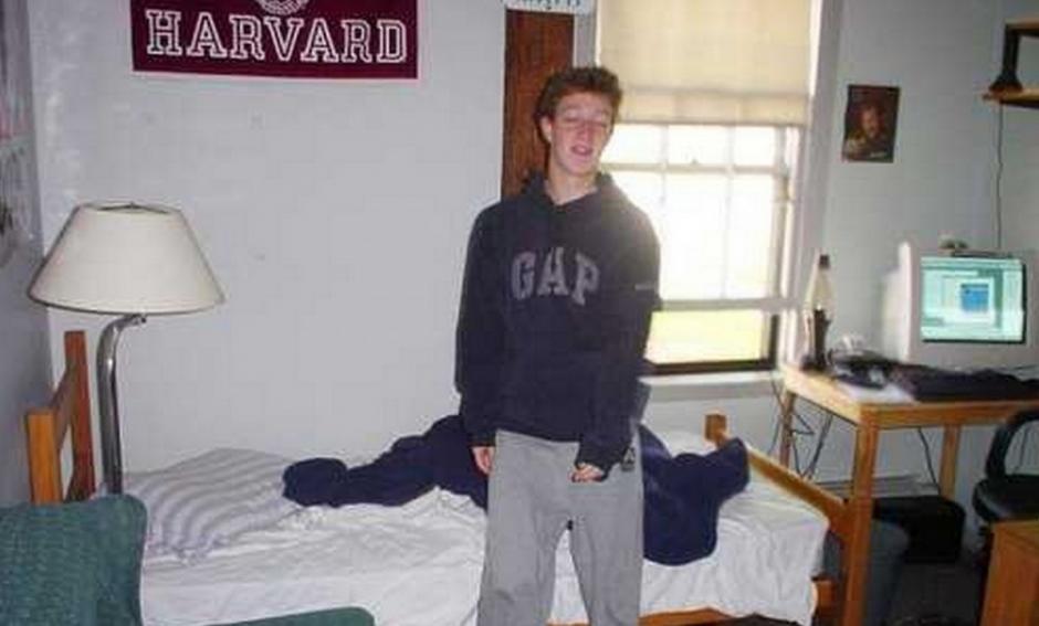 En 2004, Zuckerberg dejó Harvard debido al temprano éxito que había alcanzado con Facebook.   (Foto: businessinsider.com)