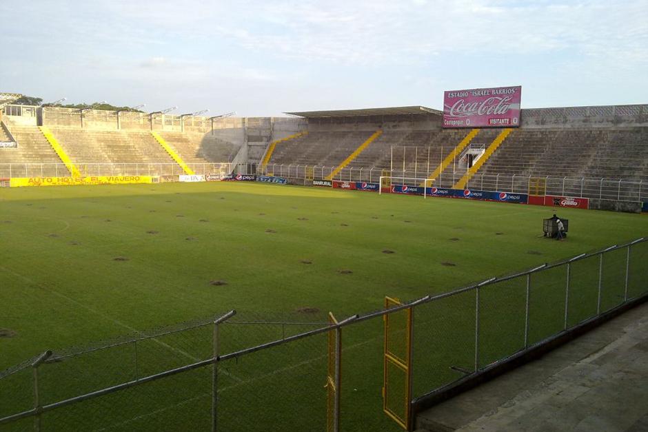 El estadio Israel Barrios de Coatepeque fue suspendido por un juego, debido al lanzamiento de objetos a la cancha. (Foto: Nuestro Diario)