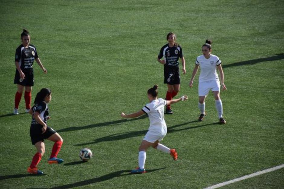 La futbolista guatemalteca, Ana Lucíua Martínez, y su club el Dinamo de Guadalajara, frenaron al Madrid CFF. (Foto: Dinamo)