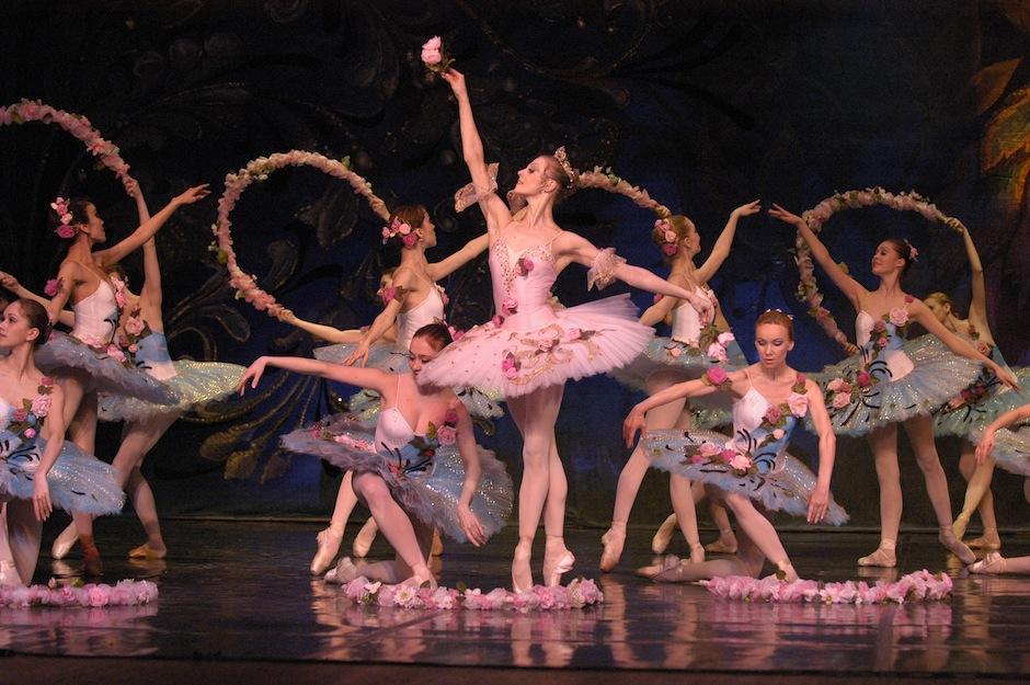 El Ballet de kiev se presenta en el Teatro Nacional de la ciudad y el Teatro Roma en Xela. (Foto: Ballet Kiev)