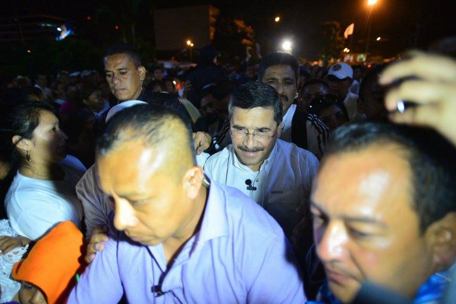 La seguridad de Edgar Barquín agredió a periodistas y limitó la cobertura periodística en la vigilia. &nbsp;(Foto: Wilder López/Soy502)&nbsp;