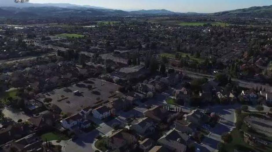 En un video de YouTube se registró la aparición de un extraño objeto volador en el cielo de Silicon Valley, Estados Unidos. &nbsp;(Foto: YouTube)