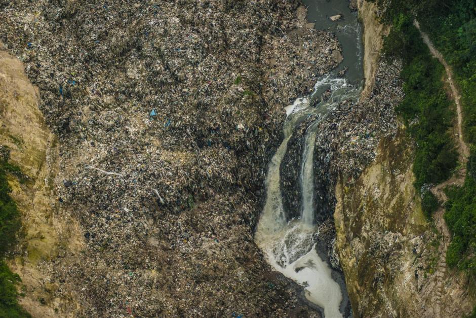 Sergio Izquierdo espera que la población tome conciencia sobre el daño que produce el uso de plástico que es depositado en barrancos y ríos. (Foto: Sergio Izquierdo)