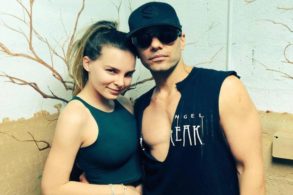 Belinda sostiene un romance con el ilusionista estadounidense Criss Angel. (Foto: Univisión)