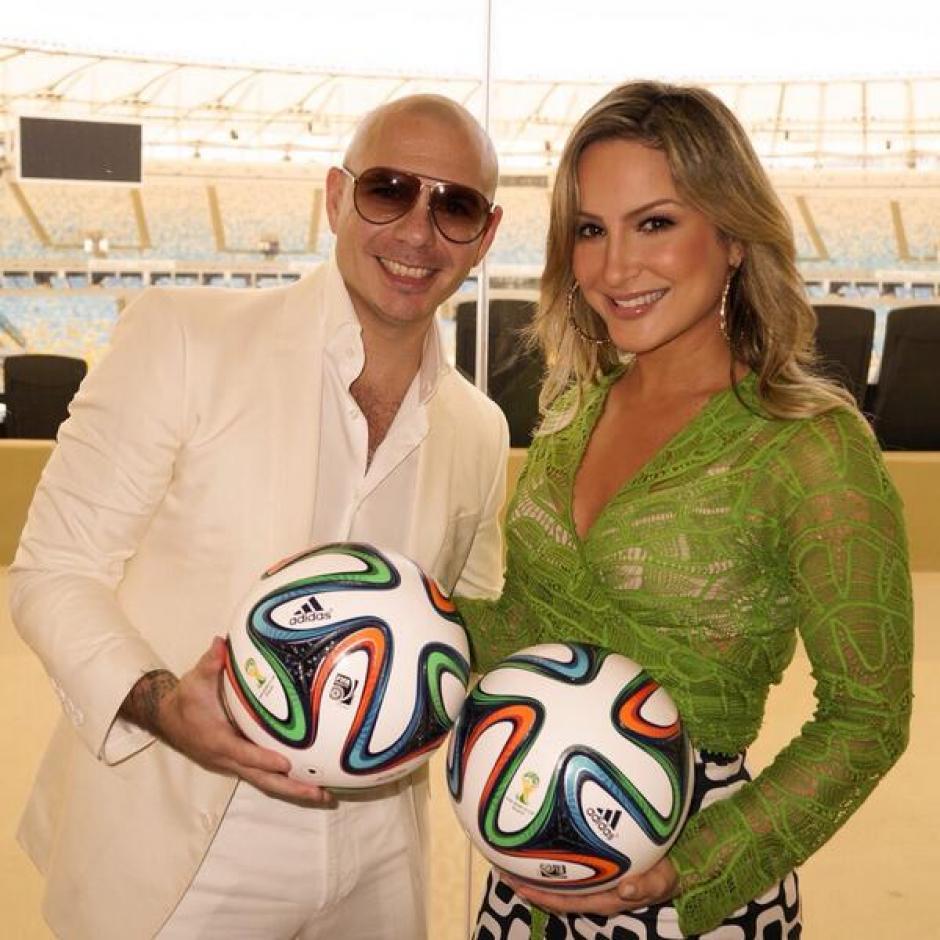 El rapero estadounidense Pitbull publicó una foto en su Twitter donde anuncia que "We are one" será la canción de Brasil 2014.