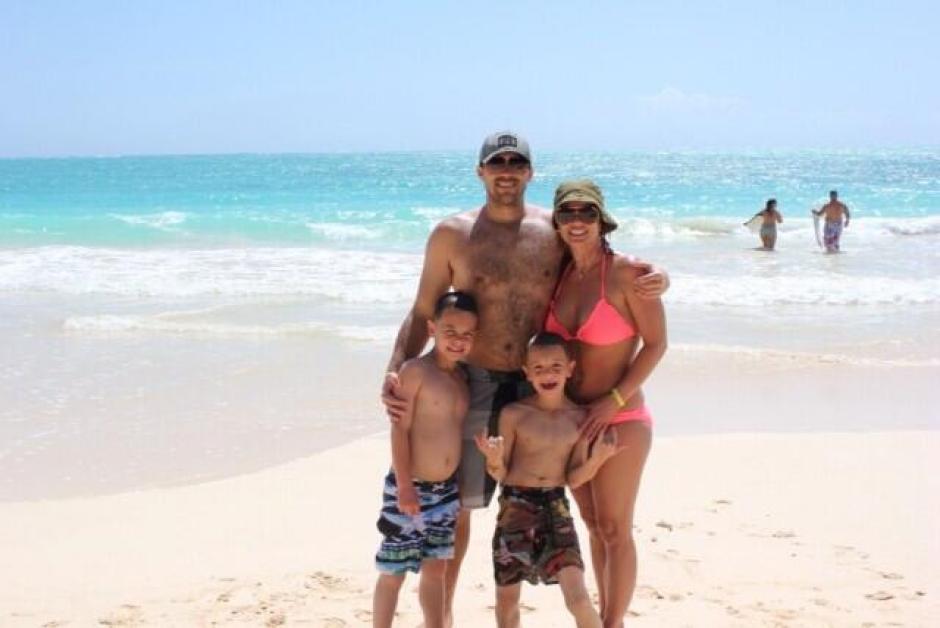 La cantante, de 32, se encuentra de vacaciones junto a sus hijos y su pareja en Hawaii. (Foto: Twitter)