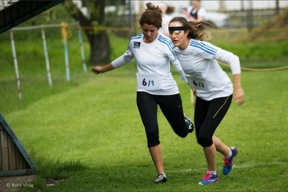 La guatemalteca, Sophia Hernández, (izquierda) avanzó a la final de la Copa del Mundo de Pentatlón Moderno que se disputa en el Cairo, Egipto. (Foto: COG)