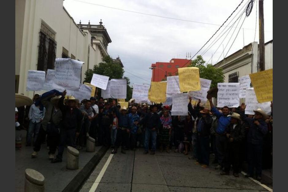 Campesinos manifiestan frente a Casa Presidencial. (Foto: cortesía)&nbsp;