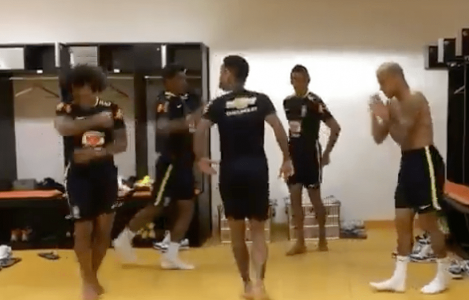 Los jugadores de Brasil se divierten bailando en el camerino. (Foto: captura de pantalla/Twitter)