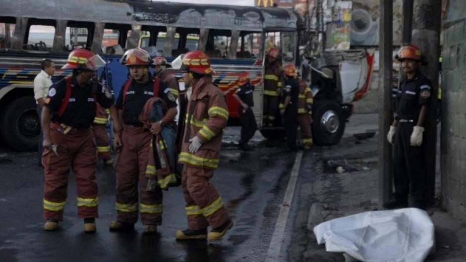 El 3 de enero de 2011 ocurrió el ataque con bomba incendiaria a bus de las rutas Ciudad Quetzal. Foto:Soy502