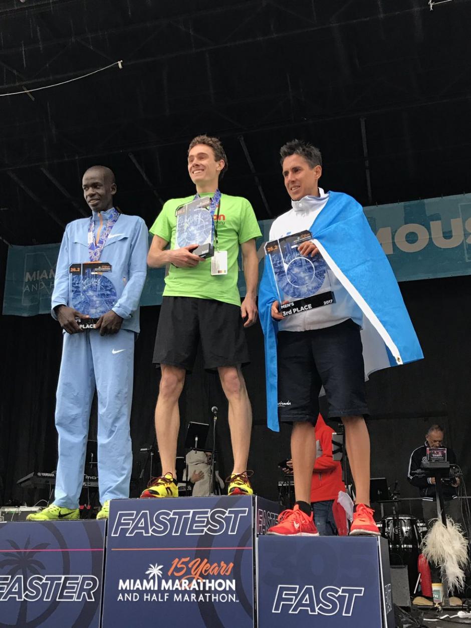 El fondista guatemalteco Luis Carlos Rivero alcanzó el tercer puesto en el Maratón de Miami. (Foto: Miami Marathon)