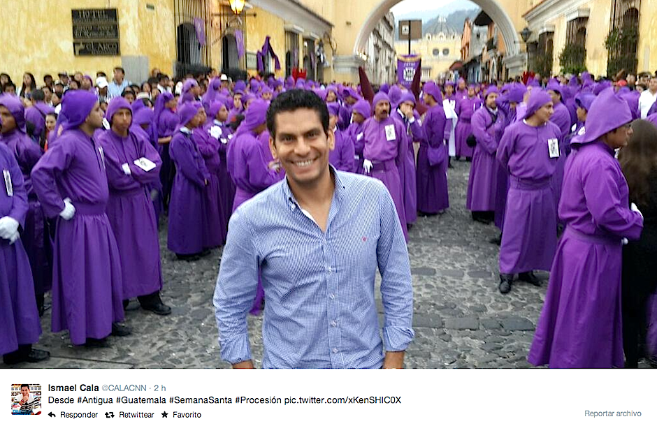 El periodista de CNN en Español, Ismael Cala, disfruta de nuestras tradiciones en Antigua Guatemala. (Foto: Twitter/Ismael Cala)&nbsp;