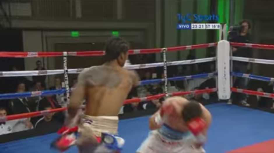 El boxeador argentino Marcos Martínez perdió la pelea por nocaut. (Foto: Captura de video)