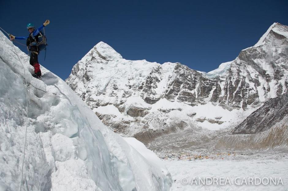 La alpinista guatemalteca Andrea Cardona viajó a Nepal, al igual que Bárbara Padilla. Las dos viven en el campo base del Monte Everest la tragedia del terremoto de 7.9 grados. (Foto: Andrea Cardona)
