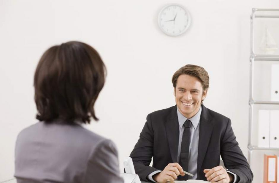 Uno de los consejos para conseguir el trabajo luego de tu entrevista es que investigues a la compañía antes de asistir. (Foto: cdn.20m.es)