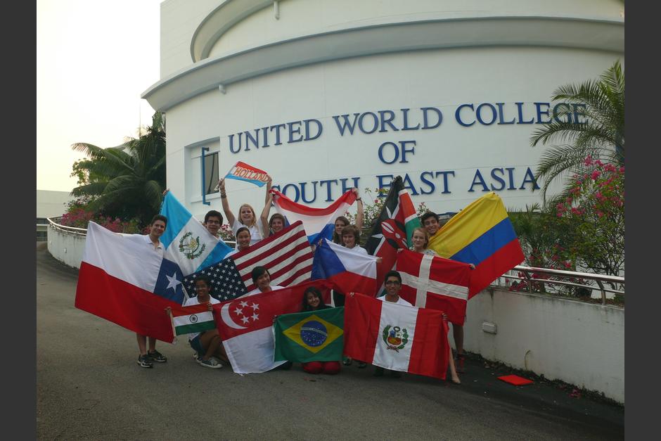 César Mendoza es un estudiante guatemalteco que comparte la experiencia del aprendizaje junto a otros estudiantes de otras nacionalidades en Singapur gracias a Colegios del Mundo. (Foto: Cortesía Coelgios del Mundo)