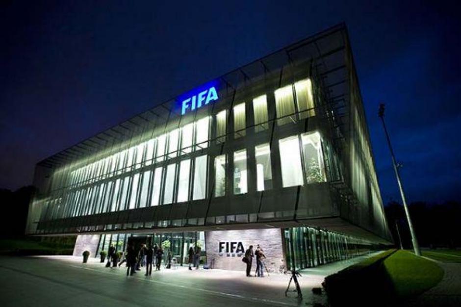 Otro escándalo en la FIFA: órdenes de captura a altos funcionarios por corrupción.&nbsp;