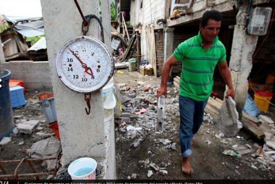 La destrucción en Guayaquil, una de las ciudades más dañadas por el terremoto de 7.8 grados de magnitud en Ecuador. (Foto: AFP)