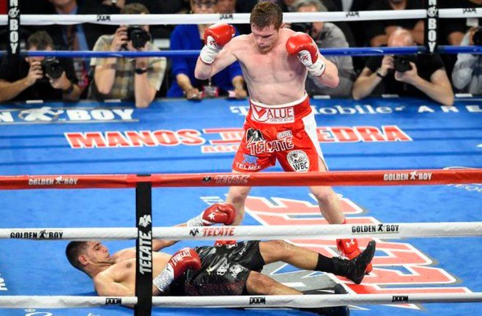 El "Canelo" noqueó y retuvo su título. (Foto: Agencias)