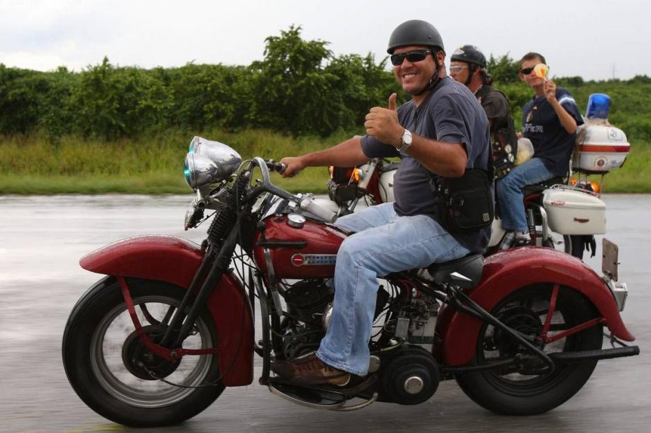 Ernesto Guevara hijo, de 49 años, además de ofrecer viajes en motocicleta es abogado. (Foto: AFP)