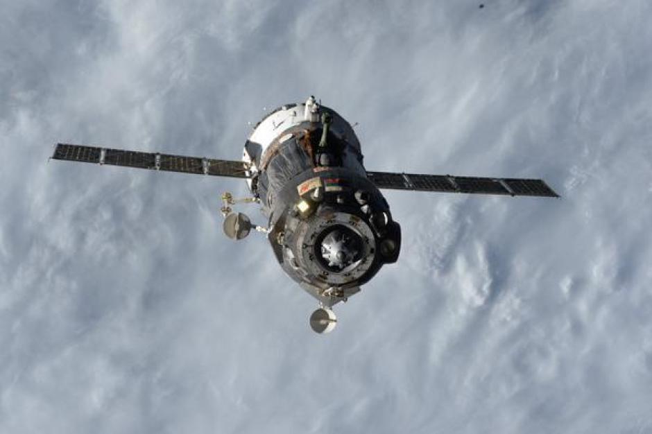 Nave Soyuz Con Tres Cosmonautas Se Separa De Eei Para Volver A Tierra