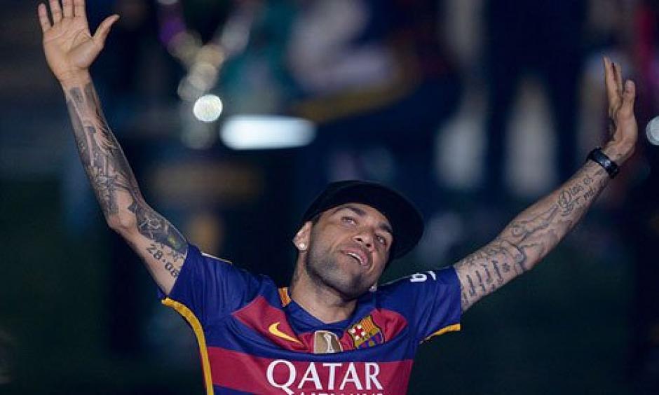 Dani Alves se despide de la afición del FC Barcelona con una emotiva carta. (Foto: AFP)