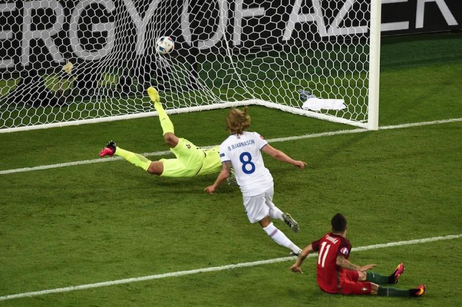 Así llegó el gol de Bejarnason para el 1-1. (Foto: EFE)