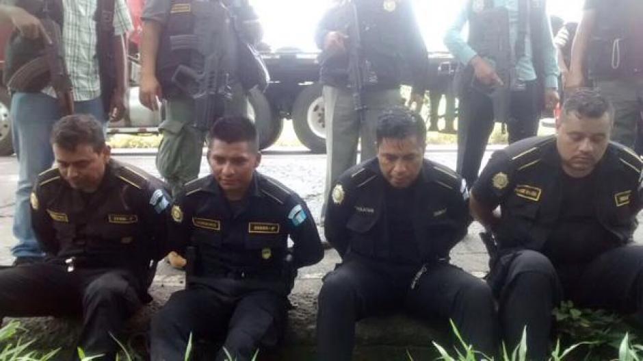 Capturan a ocho policías y cinco civiles en el kilómetro 190 ruta al Pacífico. (Foto:&nbsp;@mingobguate)