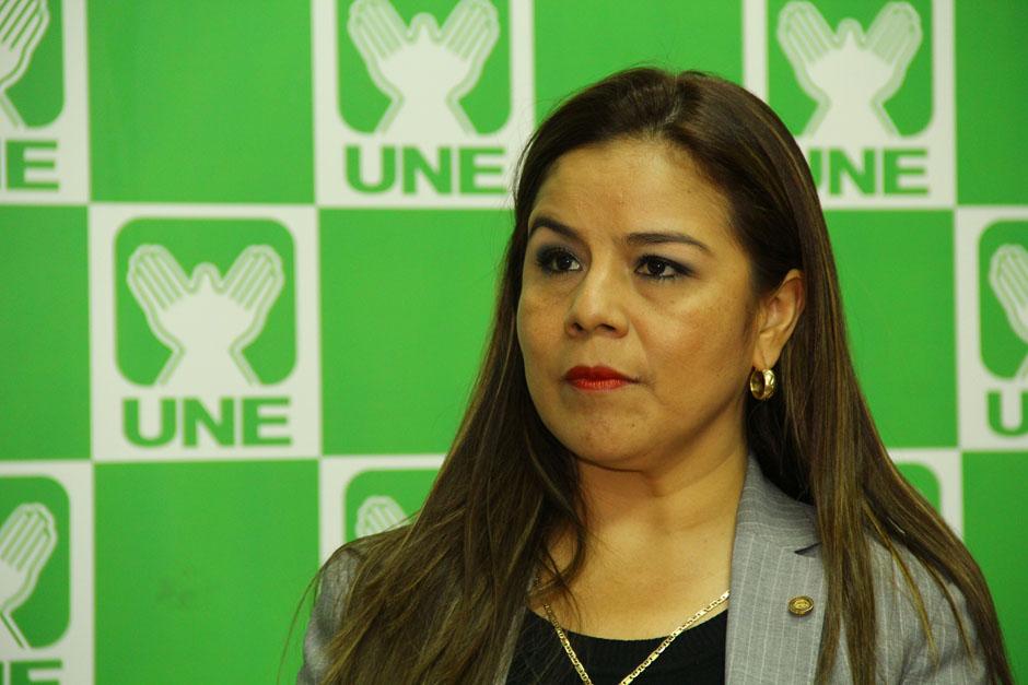 Claudia Méndez, intendente de Aduanas de la SAT, explicó que presentó su renuncia ante el Directorio de la SAT ya que se cuestiona efectividad de su cargo. (Foto: Alexis Batres/Soy502)