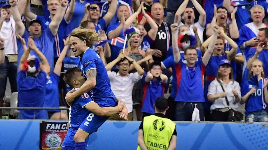 El histórico y emotivo relato del gol de la clasficación de Islandia a octavos de final de la Eurocopa ha dado la vuelta al mundo. (Foto: EFE)