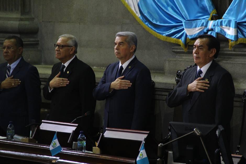 Por primera vez en cuatro años, los tres presidentes de los tres poderes del Estado se reunieron en el Congreso de la República. (Foto: Alexis Batres/Soy502)&nbsp;