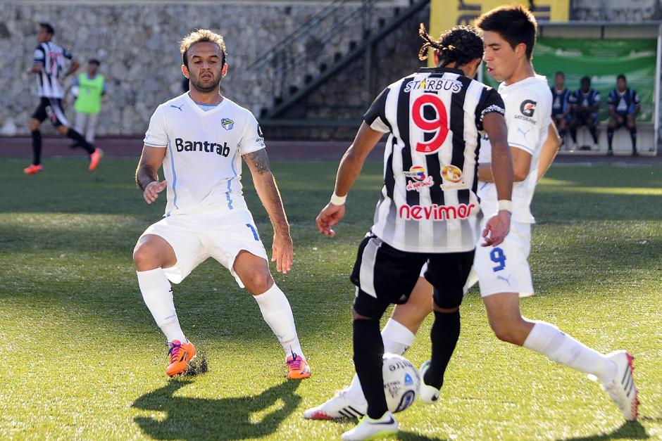 José Contreras y Comunicaciones no pudieron contra Heredia, en el estadio Cementos Progreso. (Nuestro Diario)