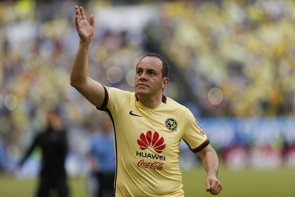 Cuauhtémoc Blanco fue homenajeado en el estadio Azteca, su casa por muchos años. Hasta derramó lágrimas de la emoción. (Foto: EFE)