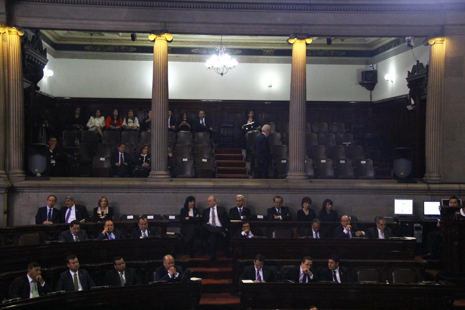 El Palco del Cuerpo Diplomático del Congreso se retiró molesto debido a los retrasos en la sesión solemne de toma de posesión de la nueva Legislatura (Foto: Alexis Batres/Soy502)