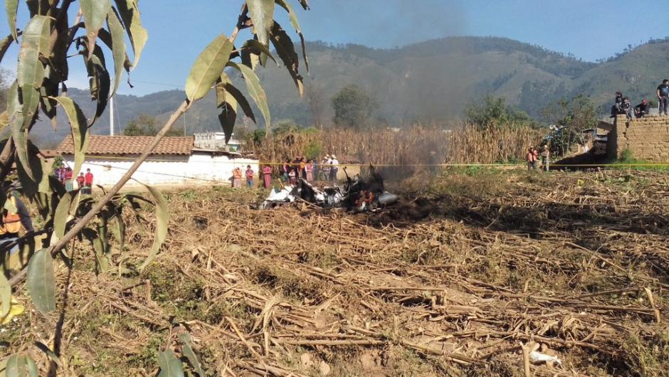 Una avioneta se desplomó en San Felipe Xejuyup, San Andrés Xecul, Totonicapán. Hasta el momento se desconoce si hubo víctimas mortales por el accidente. (Foto:&nbsp;@PrimeraLineaDX)