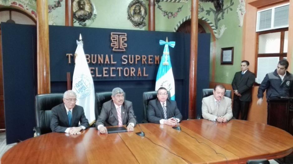 El Contralor General de Cuentas, Carlos Mencos informó que se investiga a 78 alcaldes que podrían ser contratistas del Estado. (Foto: Marcia Zavala/Soy502)