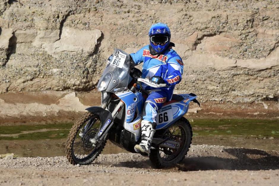 El piloto guatemalteco, Francisco Arredondo, en plena acción en la sexta etapa del rally Dakar 2016 en su paso por Bolivia. (Foto: Franciso Arredondo)