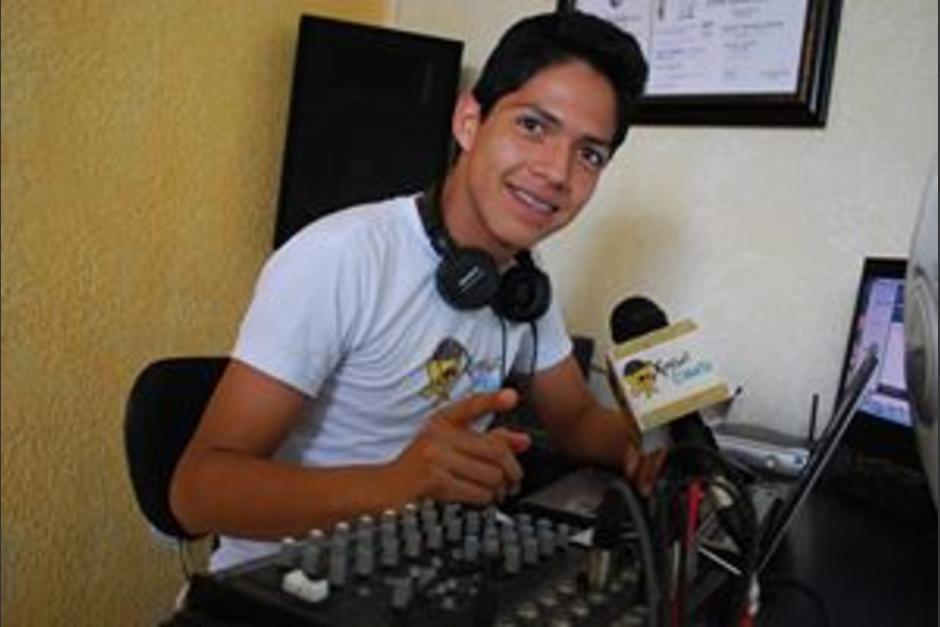 El joven Diego Alejandro Martínez Moreno trabaja en la radio y revista juvenil Xpresat Guate y ganó el concurso organizado por El Vaticano, con su spot radial.