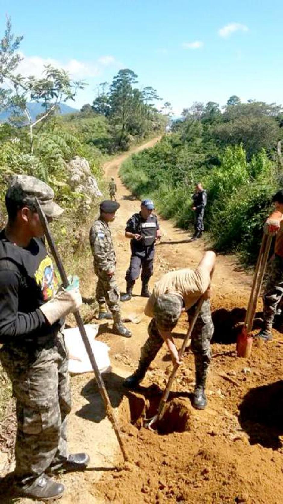 En un operativo especial, las autoridades de Honduras destruyeron rutas clandestinas que sirven para el tráfico de drogas, armas y contrabando de diversa mercancía. (Foto: El Heraldo de Honduras)