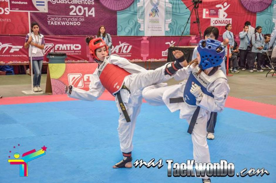 La guatemalteca Elizabeth Zamora, al centro, se coronó campeona en el panamericano de Taekwondo en México. (Foto: Mas Taekwondo)