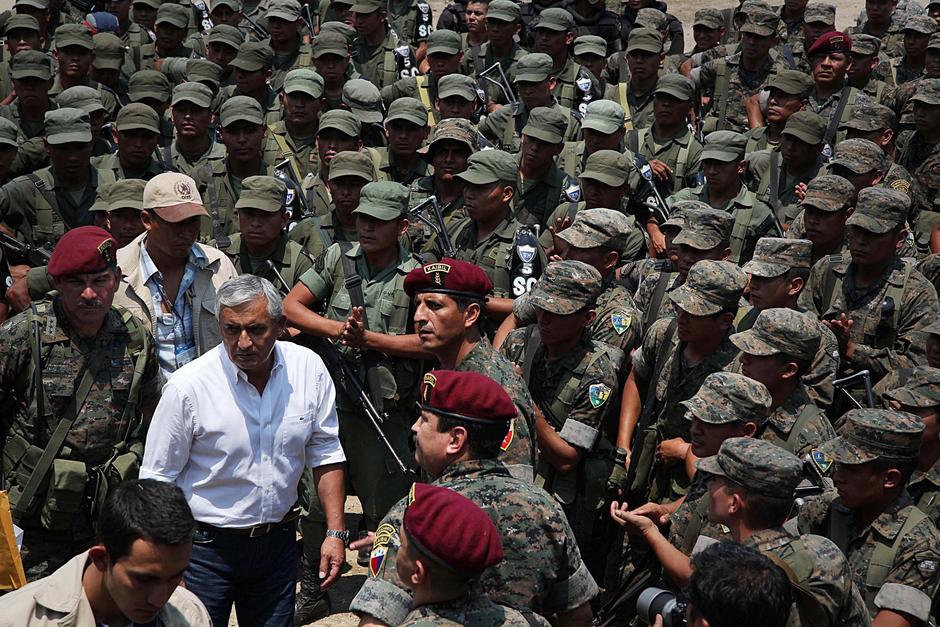 El Ejército trata de mejorar su imagen ante la ciudadanía y este año lo hace con un nuevo tema musical que "busca fortalecier la cultura de paz". (Foto:Plaza Pública/Simone Dalmasso)&nbsp;