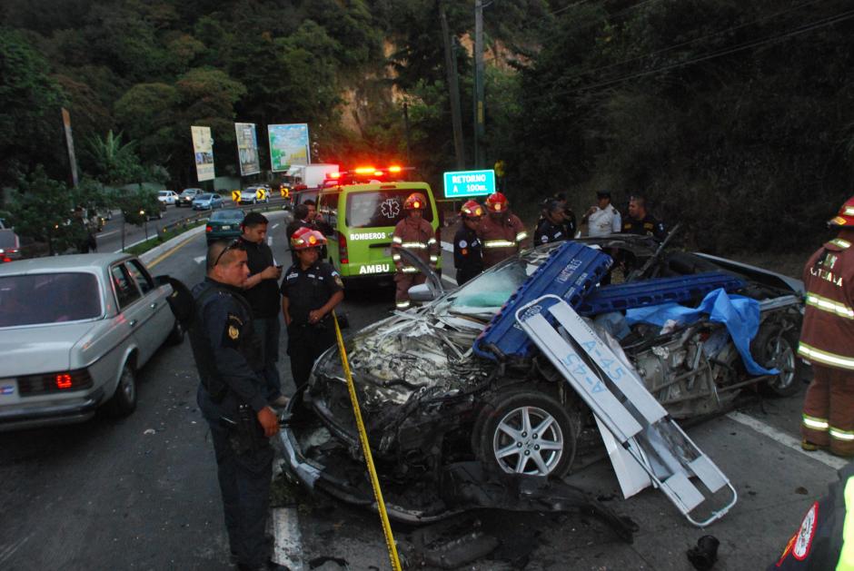 Un accidente provocado por un trailer que saltó al otro carril, dejó cuatro personas muertas. (Foto: Nuestro Diario)