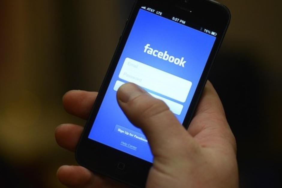 Facebook implementa una herramienta para denunciar las noticias falsas. (Foto: Archivo)